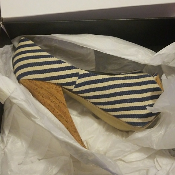 Peep Toe Heels - Picture 4 of 5